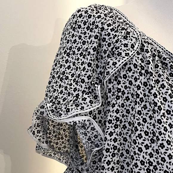 EUC Max Studio Women's Top Black and White Tie Neck Flutter Sleeve | Size 1X - Picture 6 of 8